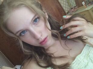 naturist young lady selfies